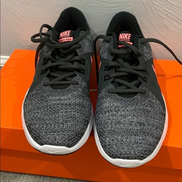 NEW Nike Sneakers - Picture 4 of 5